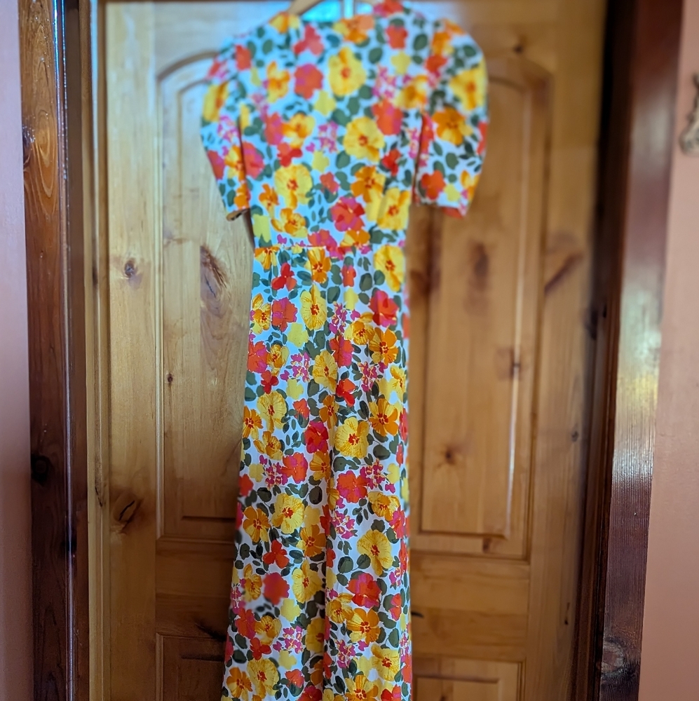 Sugar + Lips XS Floral Maxi Dress with Short Sleeves